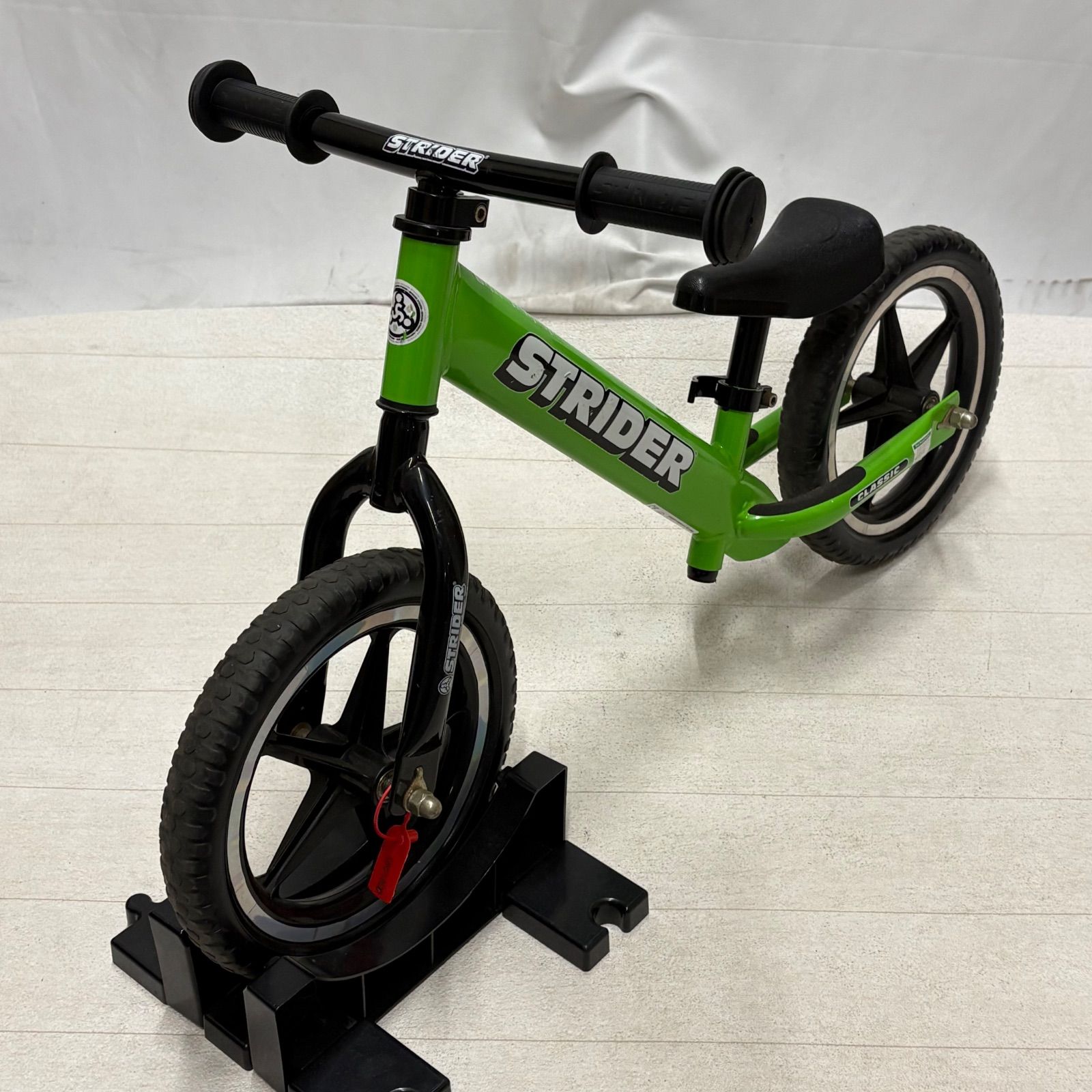 日本正規品 STRIDER ストライダー グリーン バランスバイク 12インチ 