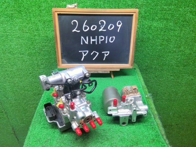 アクア ＡＢＳアクチュエーター DAA-NHP10 47050-52430 082 自社品番260209 中古