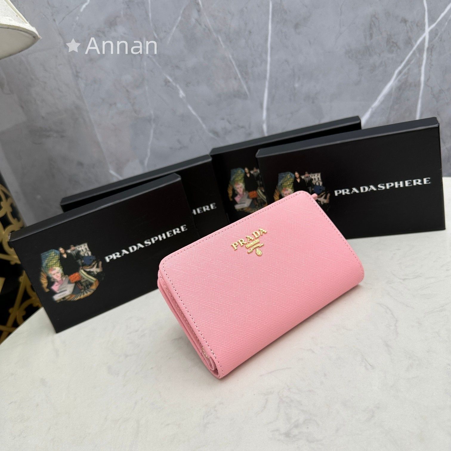 極美品 PRADA プラダ 折り財布 小銭入れ - メルカリ 極美品 PRADA プラダ 折り財布 小銭入れ - メルカリ
