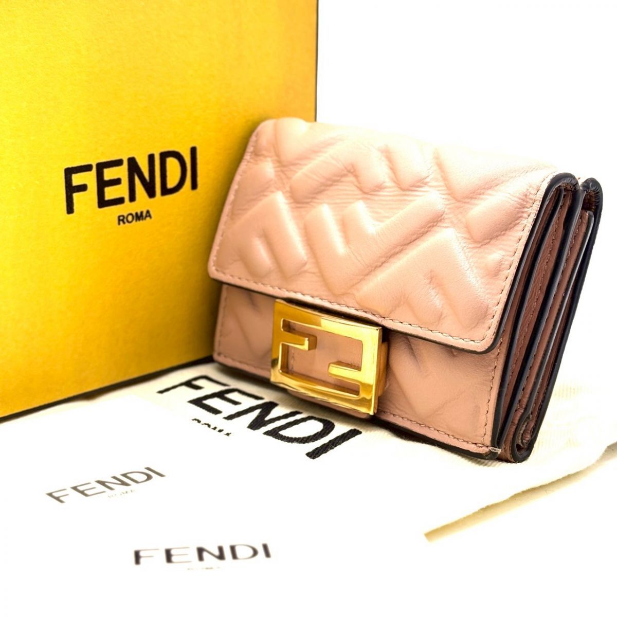 その可愛さ、反則】 FENDI 三つ折り財布 バケット マイクロウォレット 