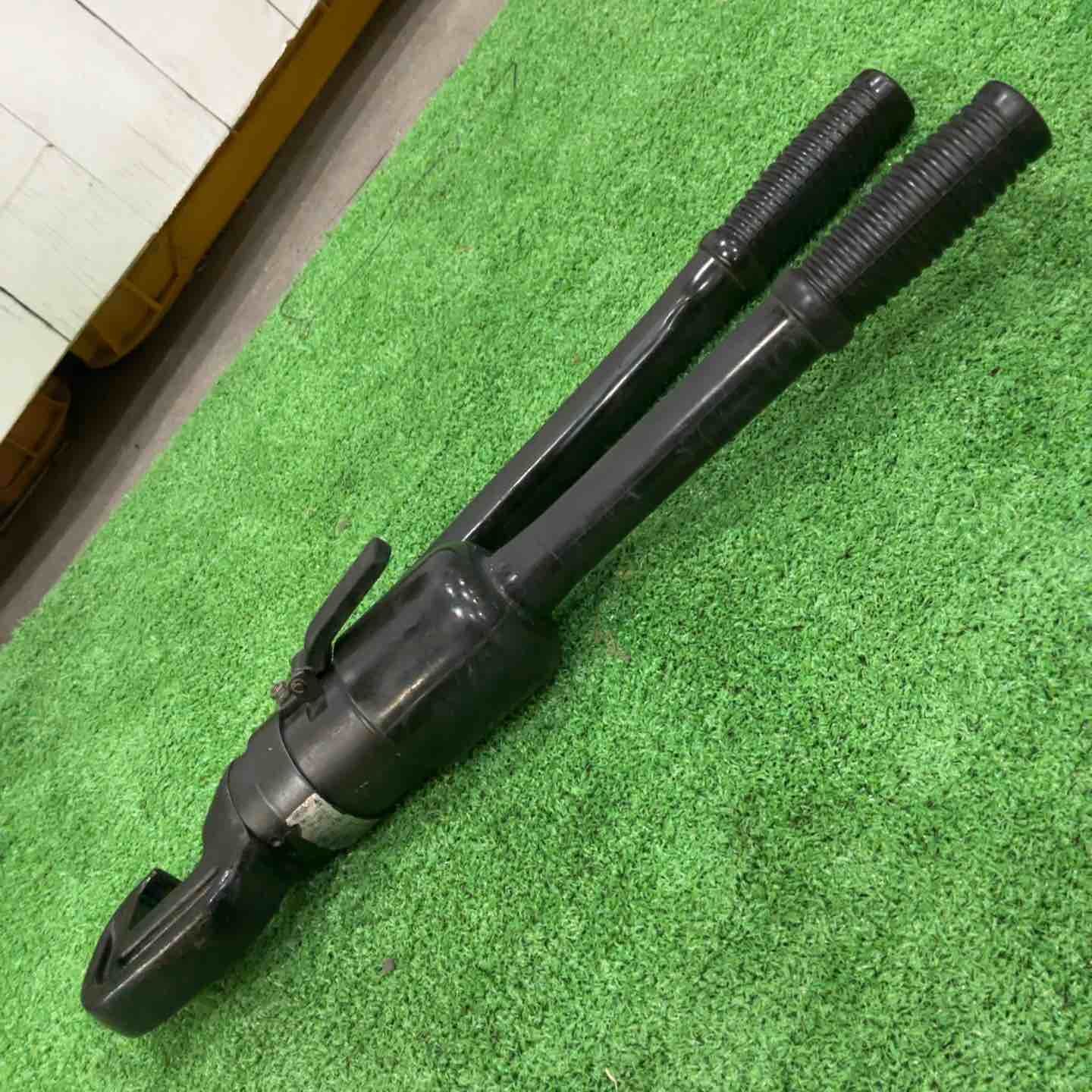 美品】◇泉精器(IZUMI) 手動油圧式圧着圧縮工具 15号B【川口店 