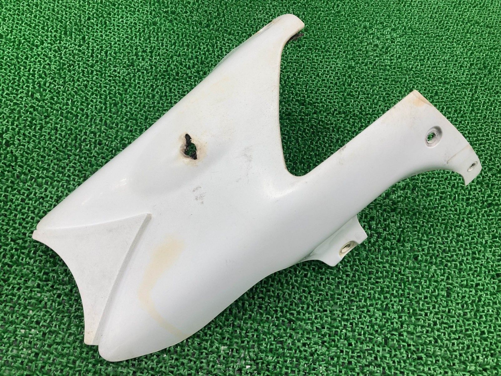 96 VJ23A SUZUKI RGV ガンマアンダーカウル(SUZUKI純正) RGV250ガンマSP アンダーカウル 42E0 スズキ 純正 中古 バイク 部品
