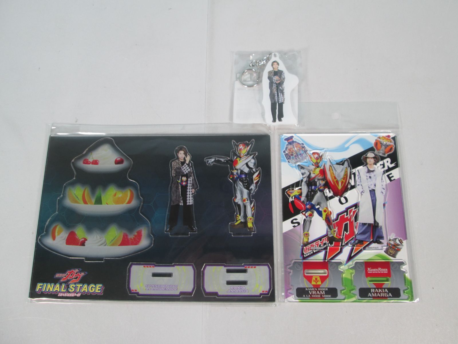 大清水44-30-0330]仮面ライダーガヴ ツインアクリルスタンド アクリル 