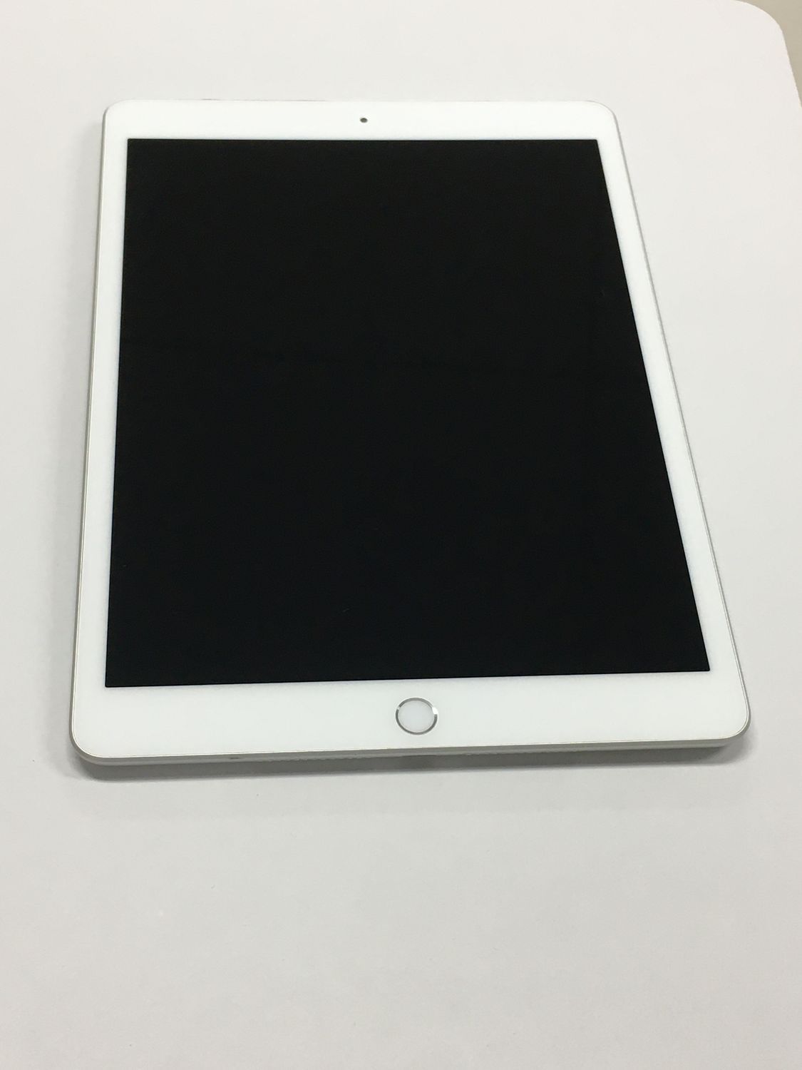 iPad 第8世代 32GB シルバー SIMフリー バッテリー87% - メルカリ