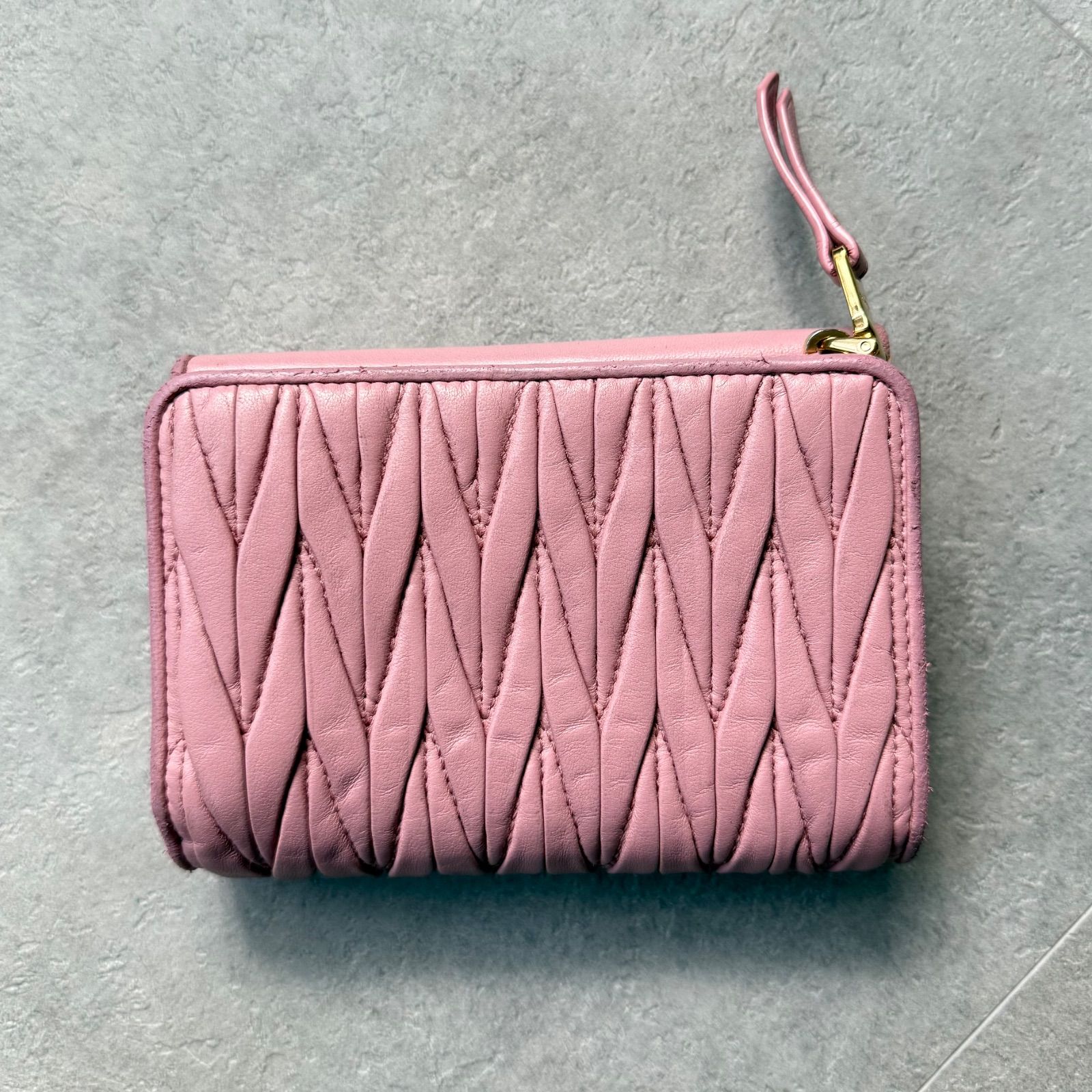 MIU MIU ミュウミュウ マテラッセ 三つ折り財布 レザー ピンク 