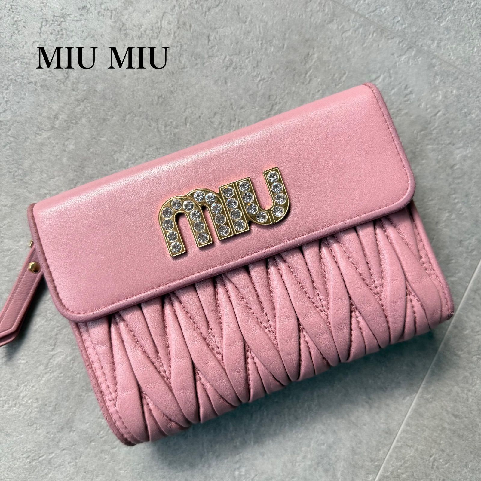 MIU MIU ミュウミュウ マテラッセ 三つ折り財布 レザー ピンク MIU MIU ミュウミュウ マテラッセ 三つ折り財布 レザー ピンク