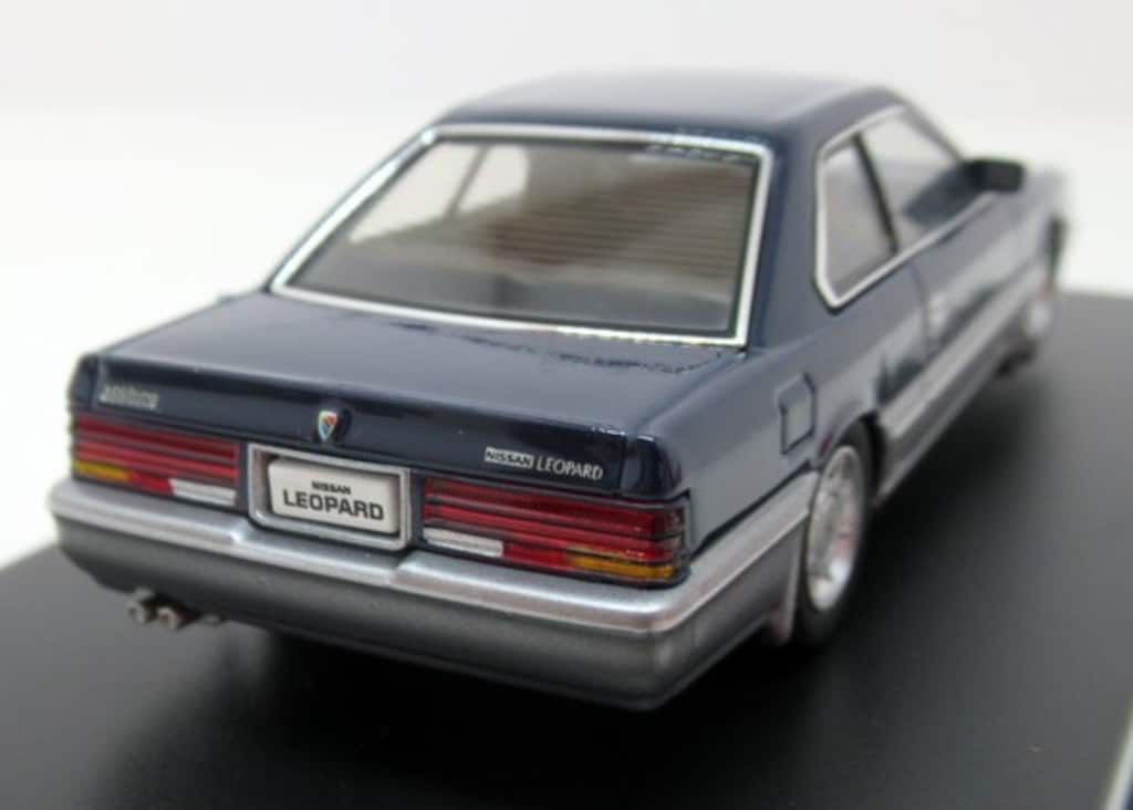 アオシマ 1/43DISM NISSAN F31 1986 レパードUltima 前期 (ダーク
