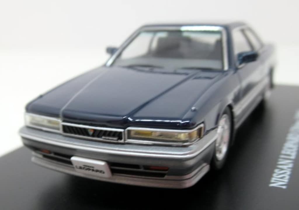 アオシマ 1/43DISM NISSAN F31 1986 レパードUltima 前期 (ダーク