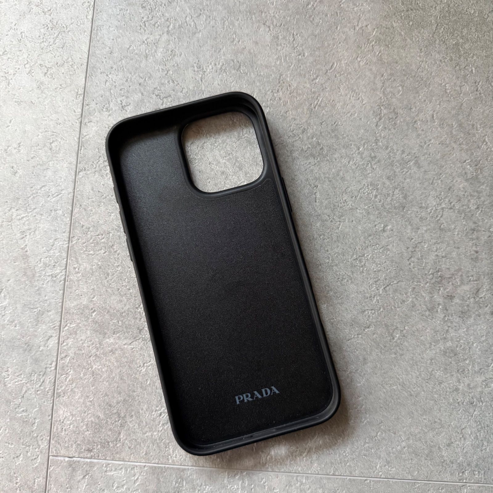 PRADA iPhone16ProMax ケース 黒 サフィアーノ - メルカリ