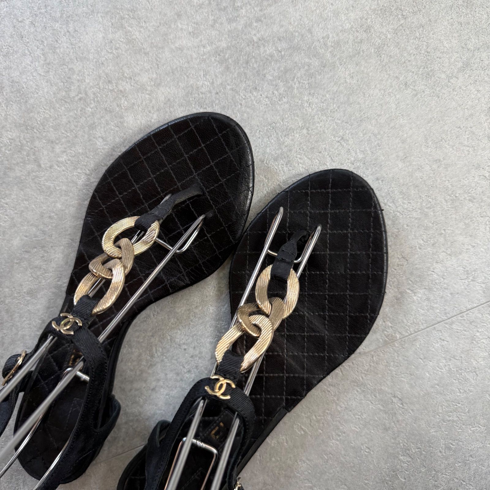 CHANEL シャネル ココマーク チェーン トングサンダル CHANEL シャネル ココマーク チェーン トングサンダル