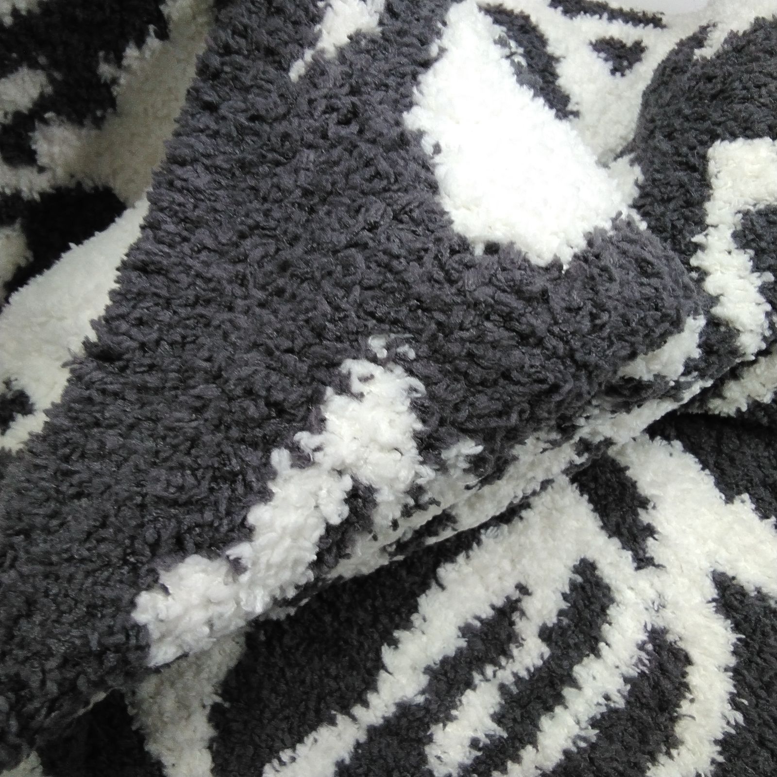【新品】メルカリ最安値！！カシウエア ダマスク柄　ハーフブランケット kashwere カシウエア ダマスク ハーフブランケット 85×110cm - メルカリ