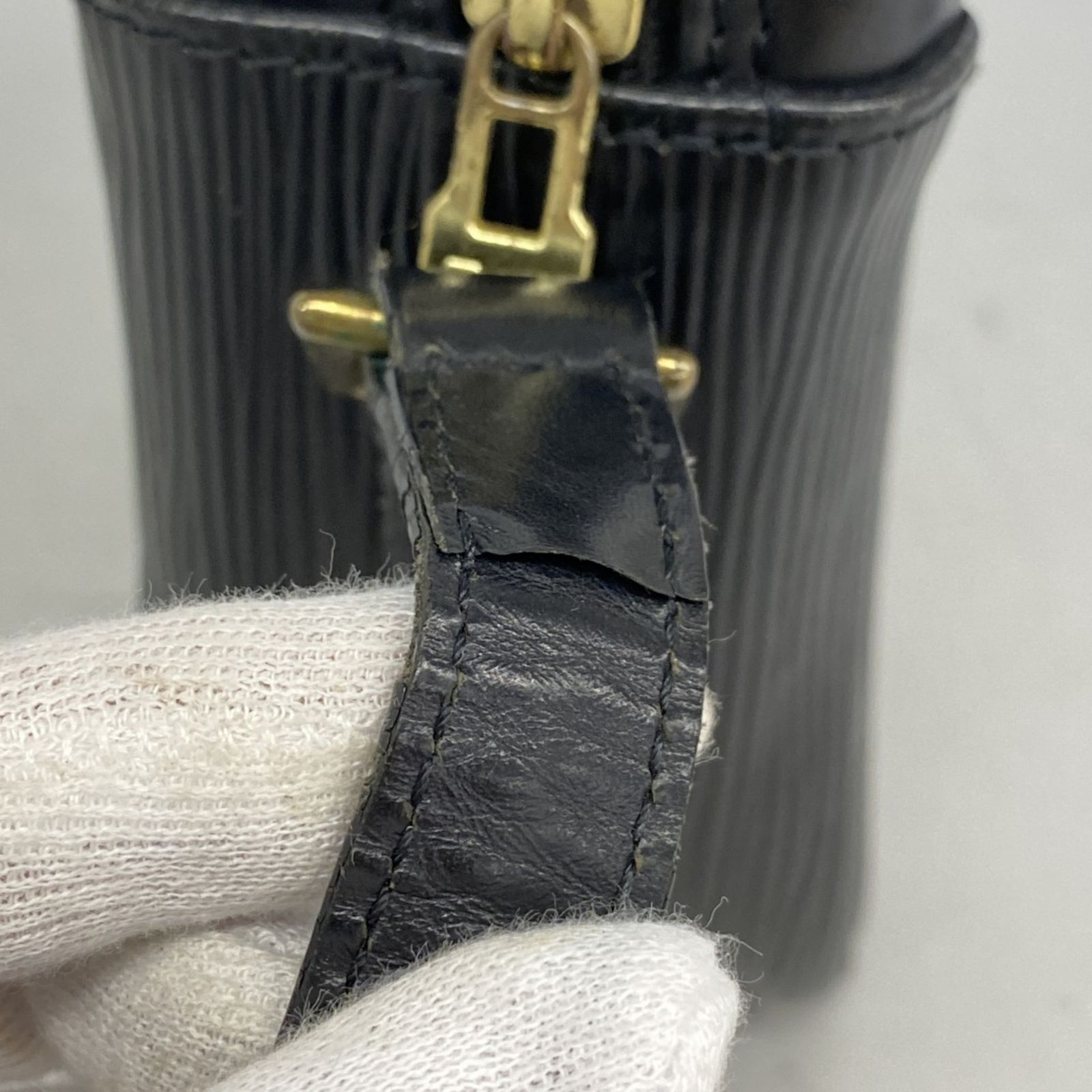 ルイ・ヴィトン(Louis Vuitton) ルイ・ヴィトン ショルダーバッグ エピ 
