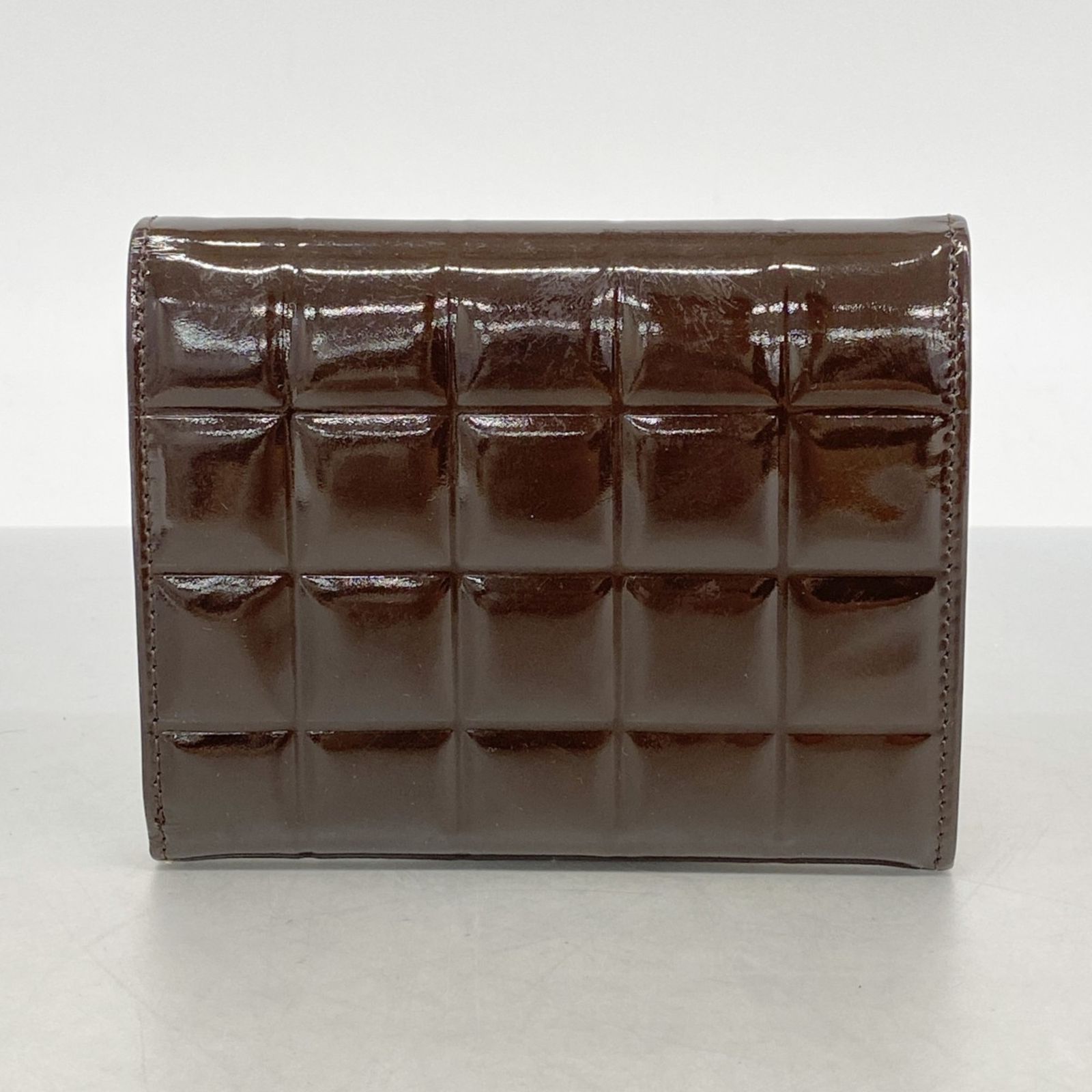 シャネル三つ折り財布 チョコバーパテントレザーダークブラウンCHANEL シャネル(Chanel) シャネル 三つ折り財布 チョコバー パテントレザー