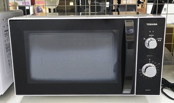 中古品】 東芝 TOSHIBA 電子レンジ 17L 50/60Hz共用 横開き 庫内 
