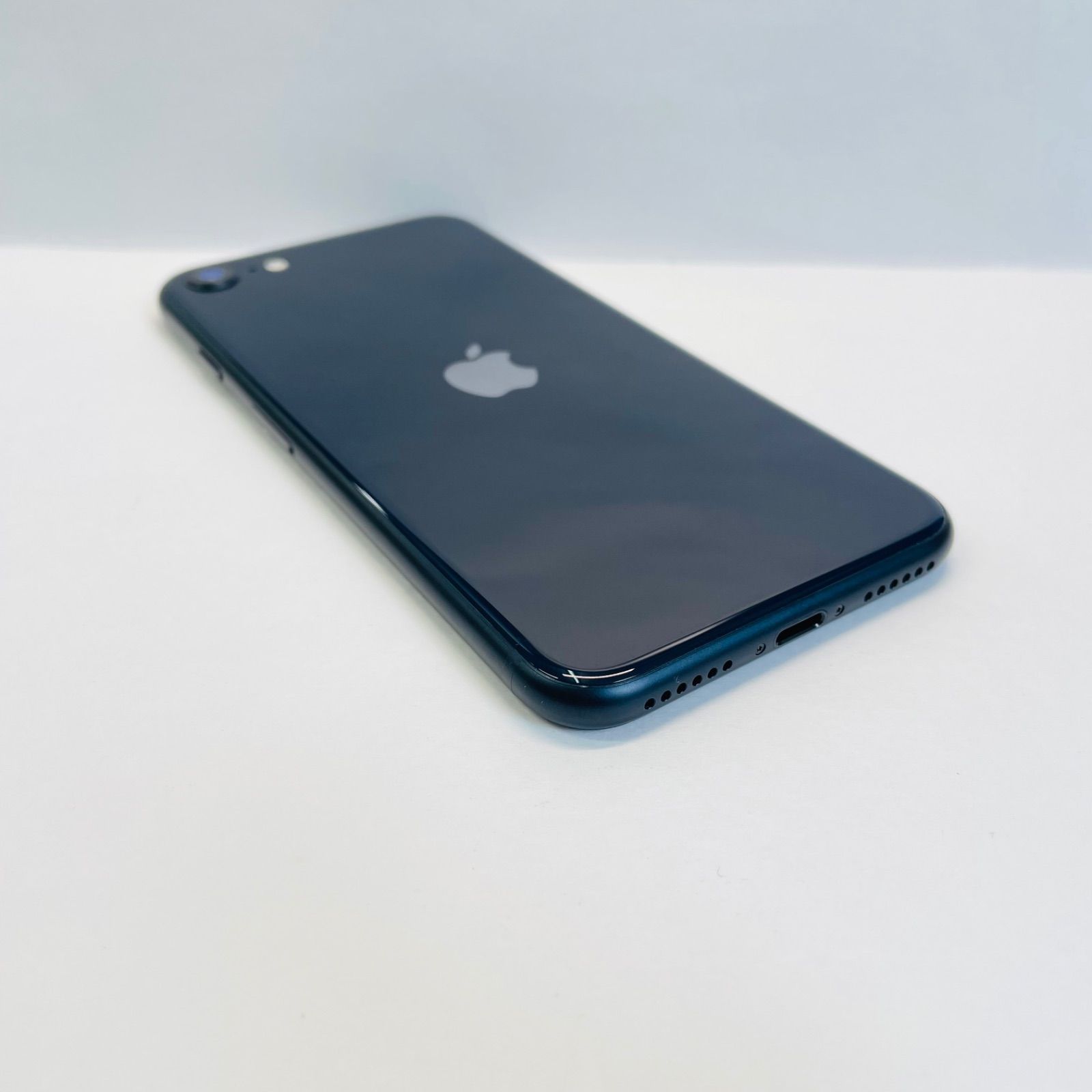 新作，100%新品 iPhone SE3 64GB SIMフリー 電池98% 33778