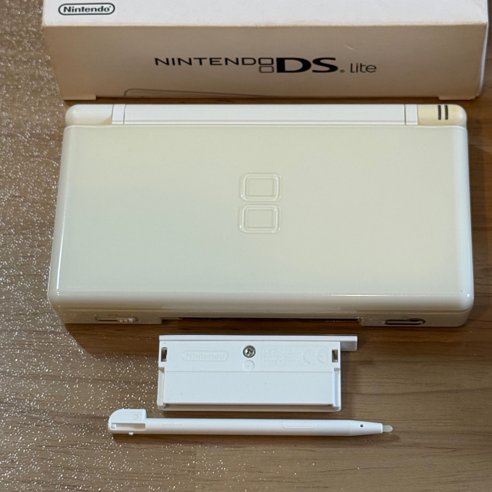 3-188 ニンテンドーDS LITE クリスタル・ホワイト 箱付き 完品 - メルカリ