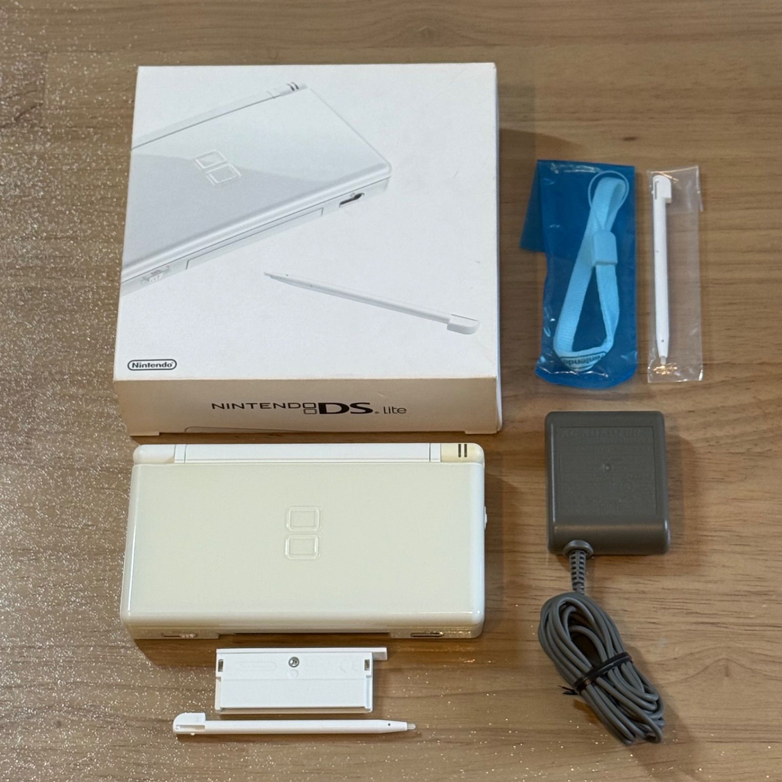3-188 ニンテンドーDS LITE クリスタル・ホワイト 箱付き 完品 - メルカリ