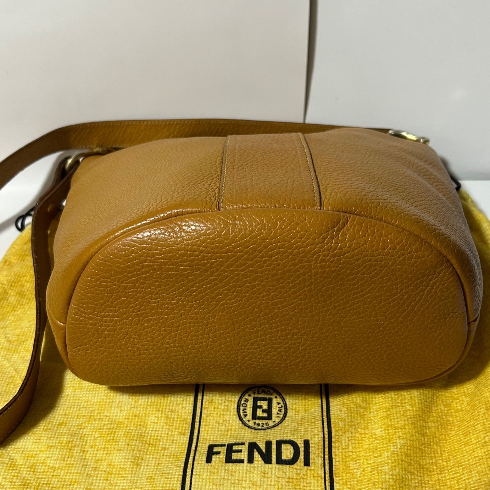 FENDI フェンディ ヴィンテージ レザー ショルダーバッグ キャメル 