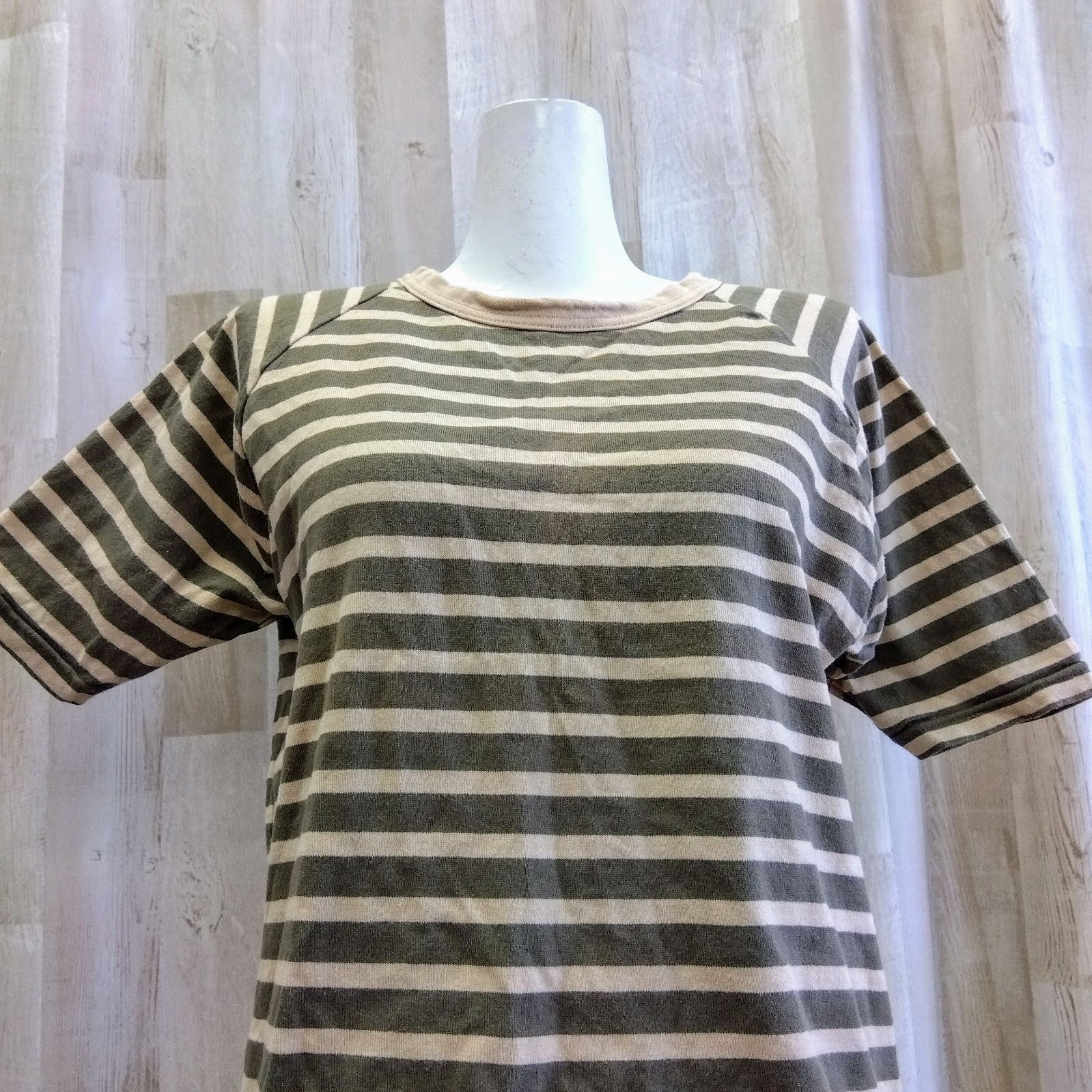☆ 大人カジュアルな細ボーダーTシャツ M 落ち着いたカーキ 綿100 