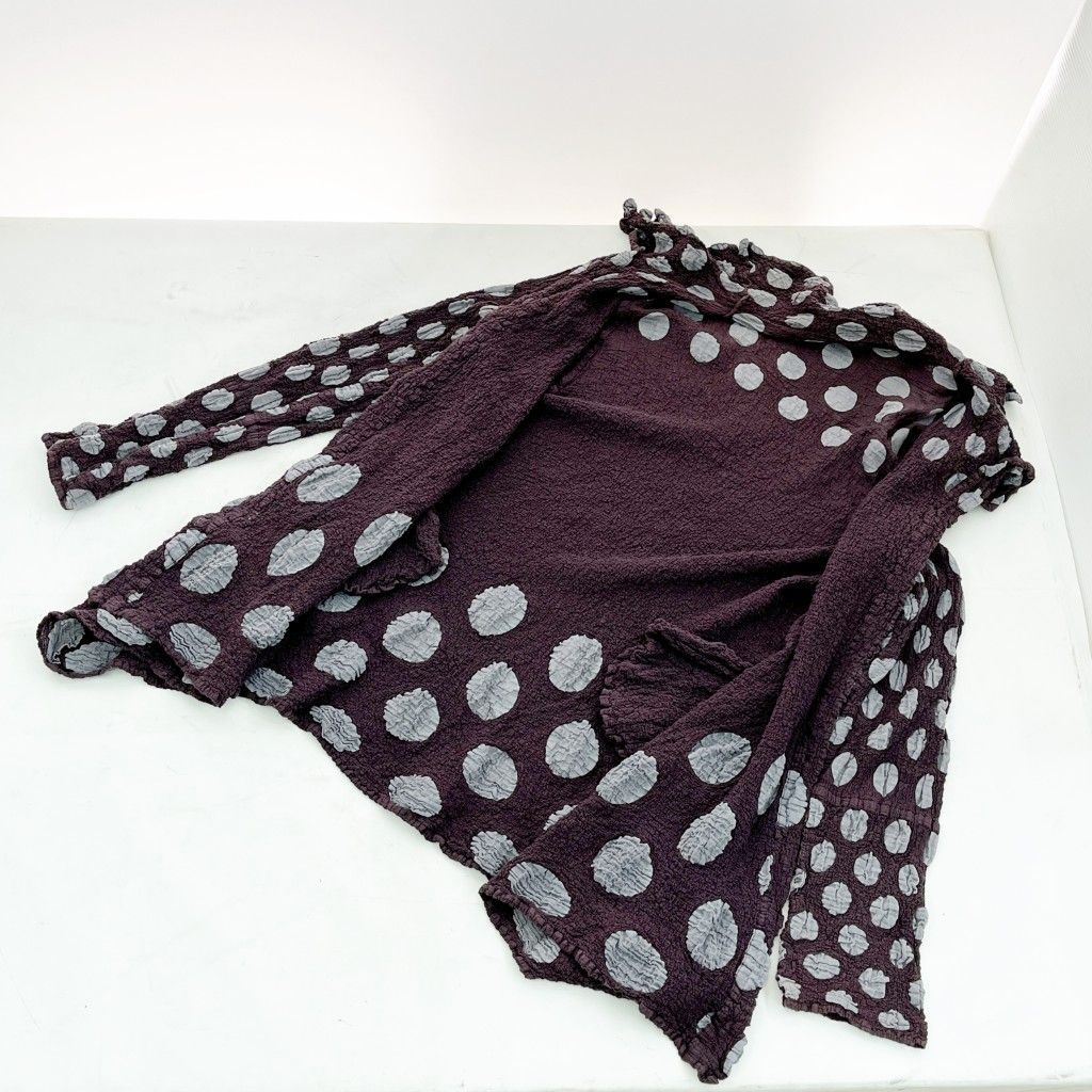 ISSEY MIYAKE - ◆◆ISSEY MIYAKE イッセイミヤケ カーディガン チュニック丈 ドット柄 パープル ISSEY MIYAKE イッセイミヤケ カーディガン チュニック丈 ドット柄