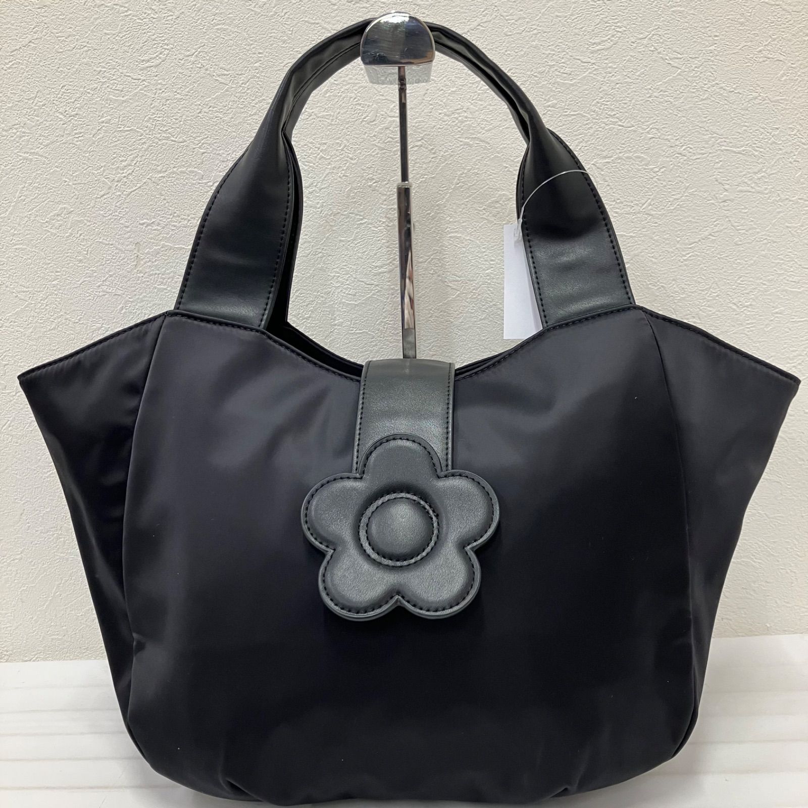 MARY QUANT 花モチーフ トートバッグ ブラック 1085 MARY QUANT マリークワント トートバッグ デイジー フラワー