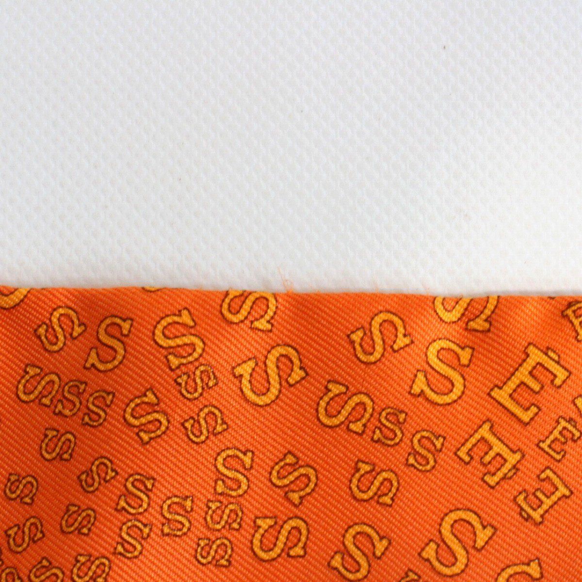 HERMES エルメス ツイリー アルファベット シルク100％ オレンジ系【い