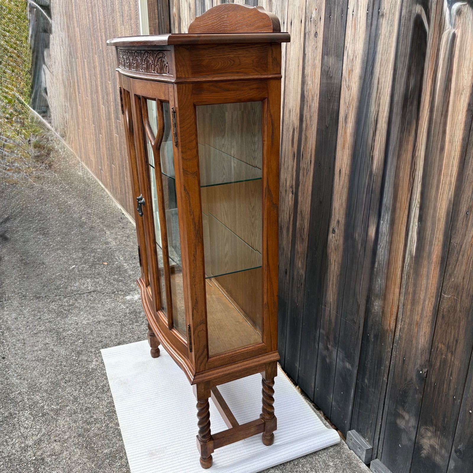 新品】【傷あり品】アンティーク調 ガラスキャビネット - メルカリ