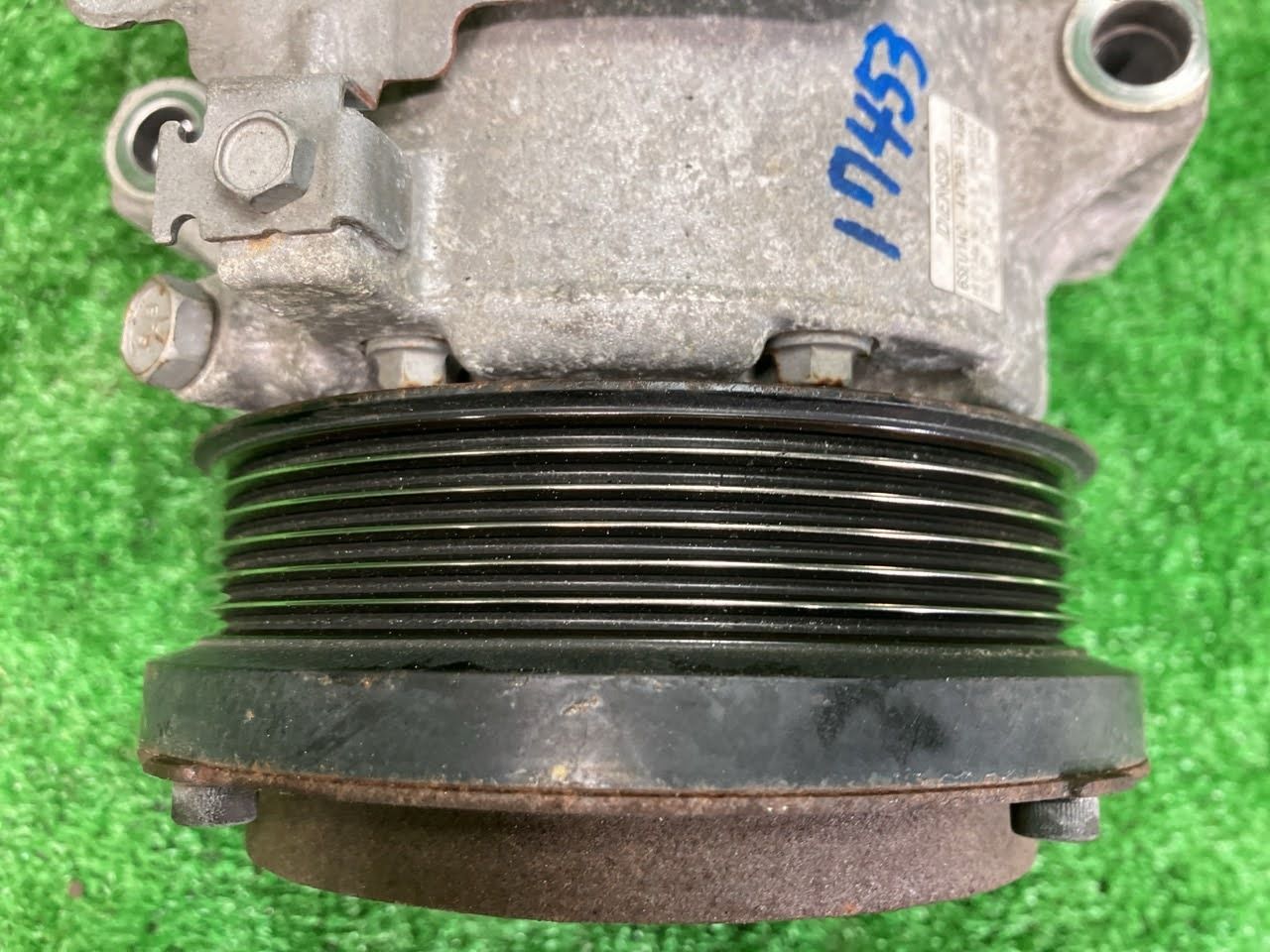 アイシス ZGM15G エアコンコンプレッサー L 4WD デンソー 447260-1496 