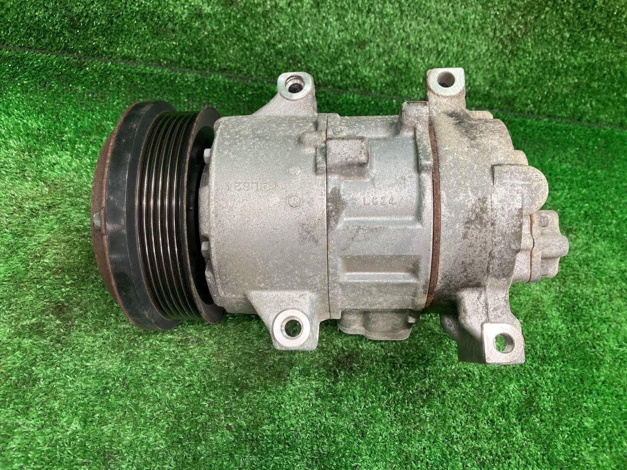 アイシス ZGM15G エアコンコンプレッサー L 4WD デンソー 447260-1496 