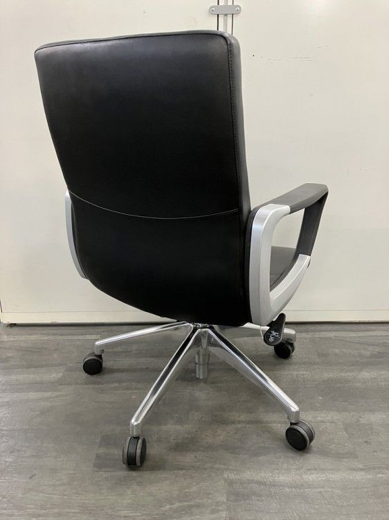  品 井上金庫 EUシリーズ 固定肘付チェア EU-590BK ブラック コンパクトチェア オフィスチェア ワークチェア 椅子 チェア