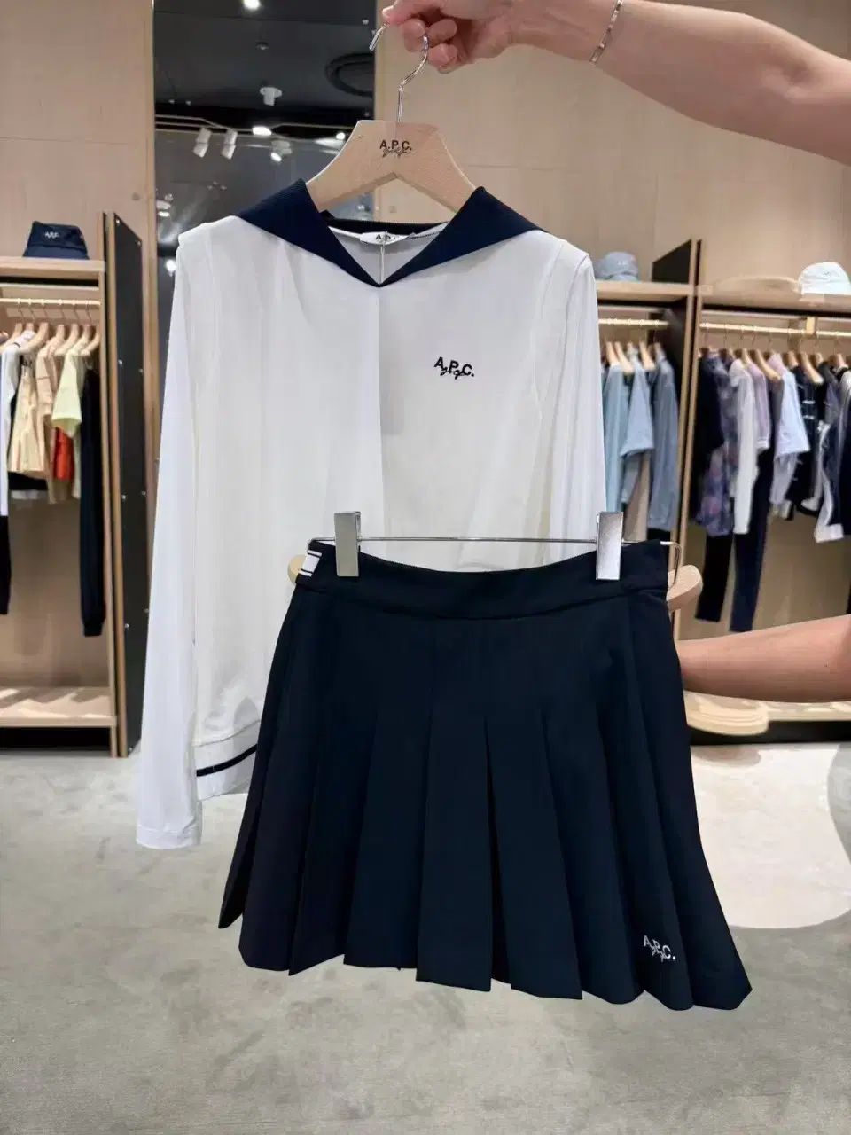 レディースゴルフウェア A.P.C. アー・ペー・セー ニット 長袖 レディースゴルフウェア A.P.C. アー・ペー・セー ニット 長袖