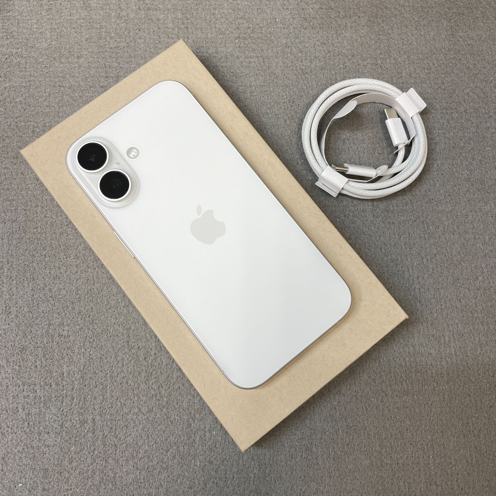 iPhone 16 128GB ホワイト SIMフリー 新品同様 - メルカリ iPhone 16 128GB ホワイト SIMフリー 新品同様 - メルカリ