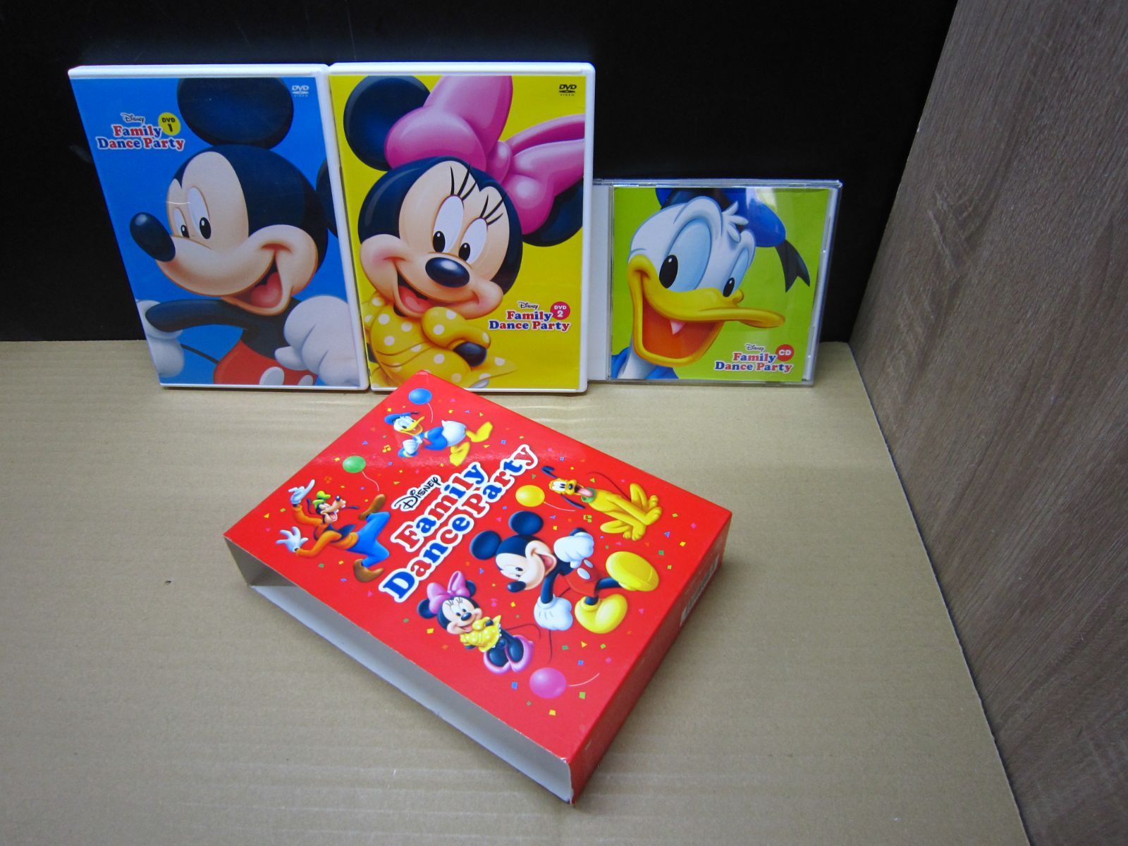 Disney Family Dance Party DVD2枚＆CD1枚セット Disney Family Dance Party DVD2枚＆CD1枚セット 【公式通販】
