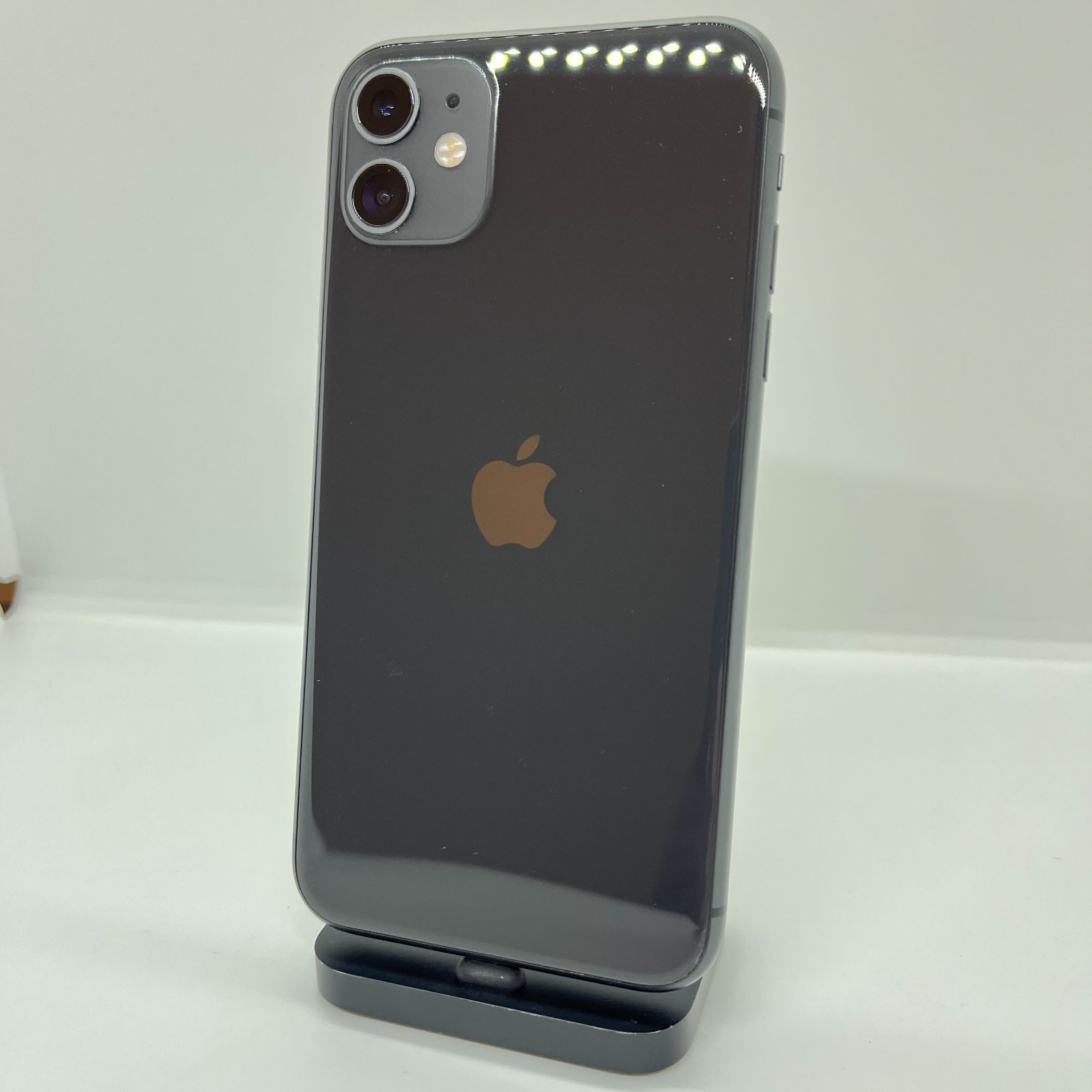 iPhone11 64GB ブラック Bランク SIMロック解除済 - メルカリ