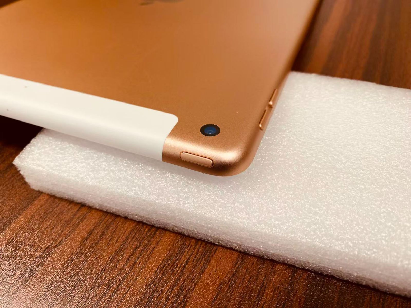 iPad7 Wi-Fi+Cellular 32GB ゴールド 美品 - メルカリ