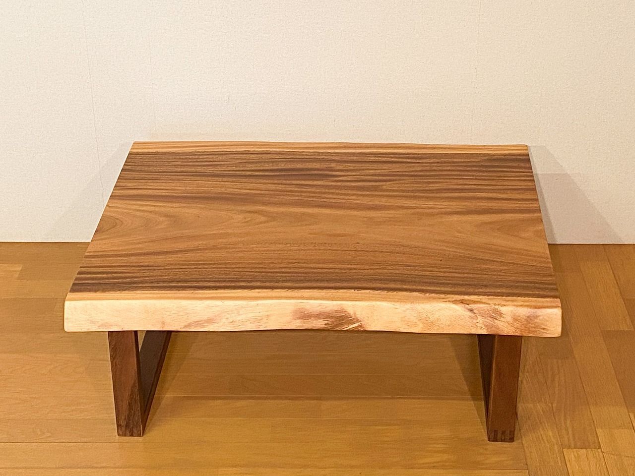 脚付き》モンキーポッド一枚板 90.7～71～72cm No.599 ローテーブル