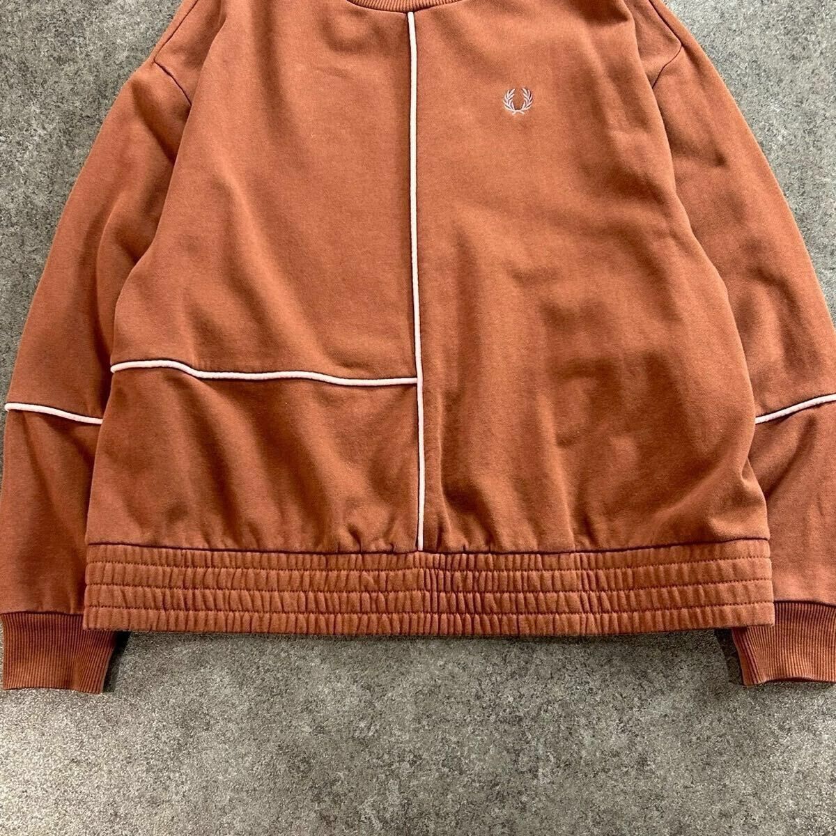 FRED PERRY フレッドペリー 切替 スウェット トレーナー デザイン 