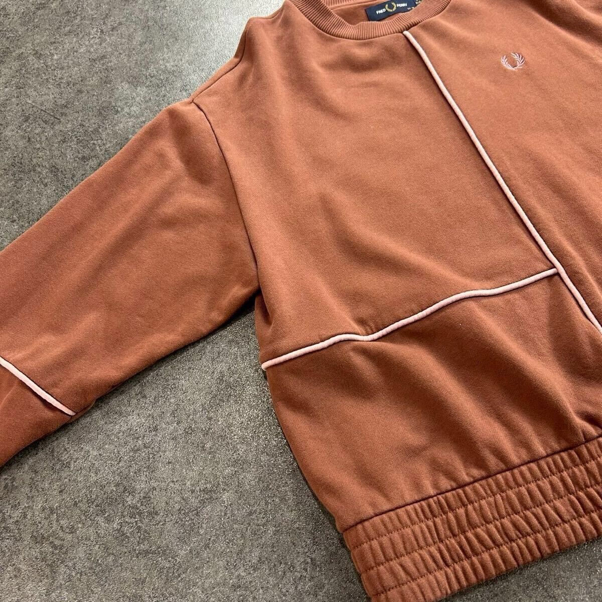 FRED PERRY フレッドペリー 切替 スウェット トレーナー デザイン 