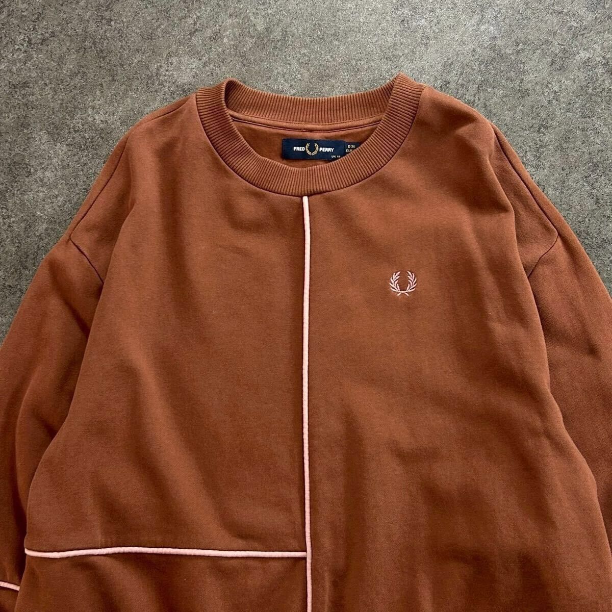 FRED PERRY フレッドペリー 切替 スウェット トレーナー デザイン 