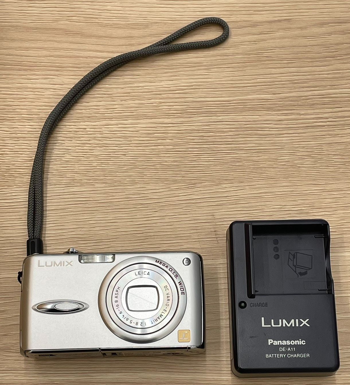 LUMIX コンパクトデジタルカメラ シルバー レンズはライカ製 【公式通販】