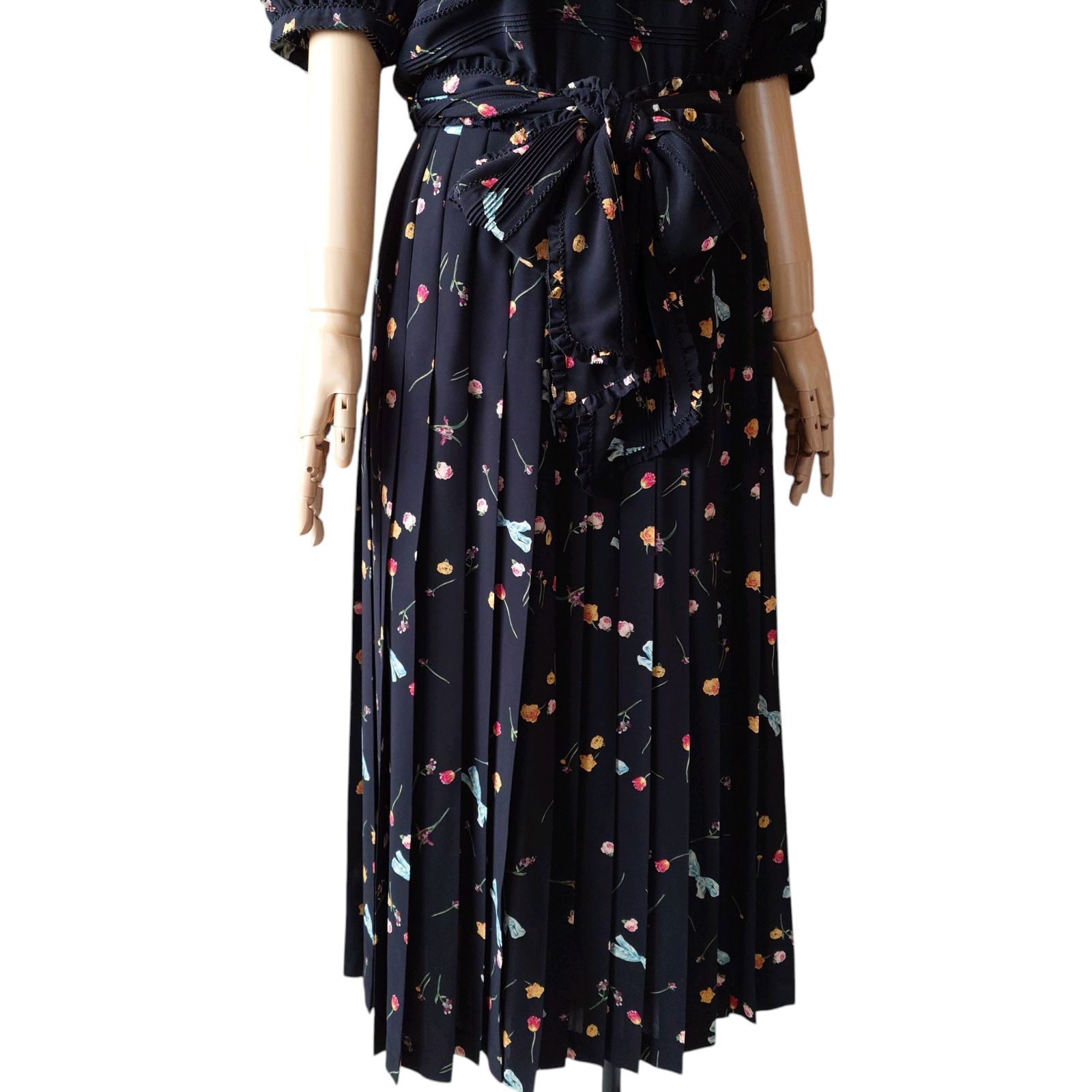 美品 カネコイサオ KANEKO ISAO 花柄 プリーツ ピンタック ハシゴ
