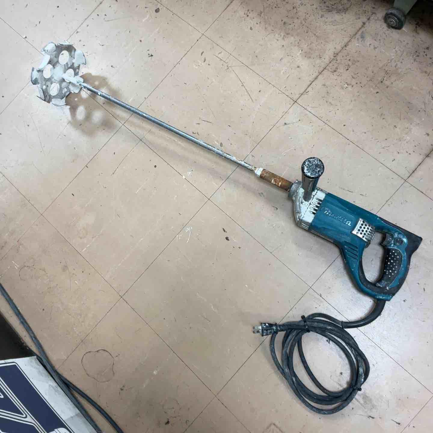 ☆マキタ(makita) コンクリートかくはん機 UT1305【草加店】