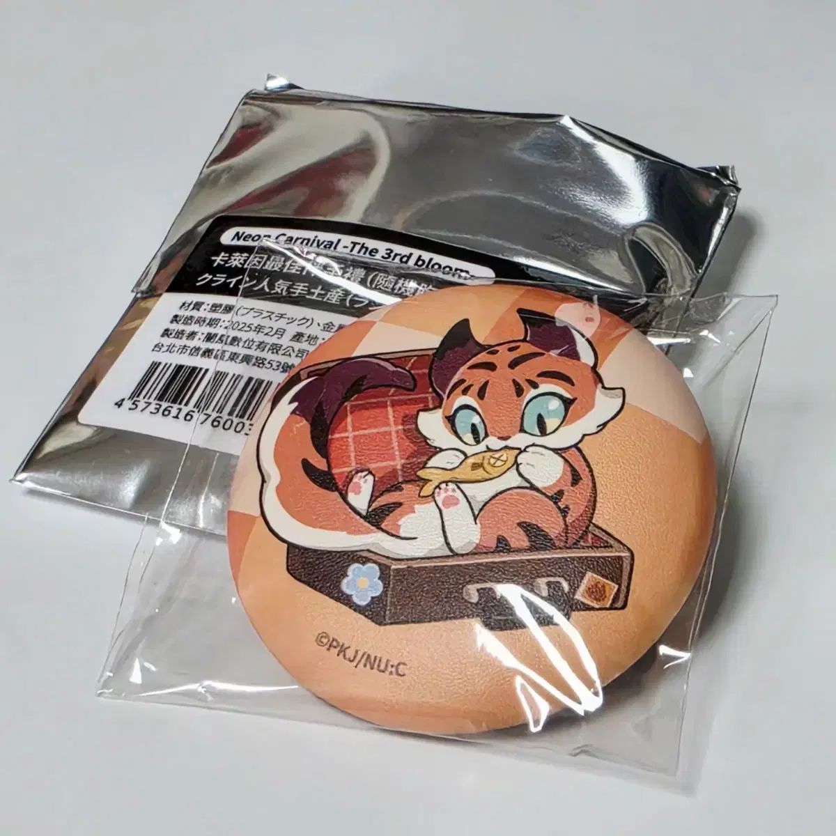 Nu:Carnival 3周年 ネオンカーニバル クッション 缶バッジ ダンテ