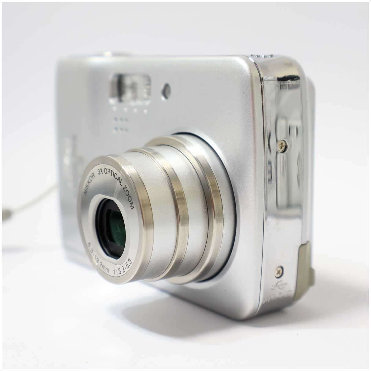 美品【動作確認済】Nikon COOLPIX L3 シルバー コンデジ デジカメ Nikon COOLPIX L3 シルバー色 動作確認済 デジタルカメラ コンパクト