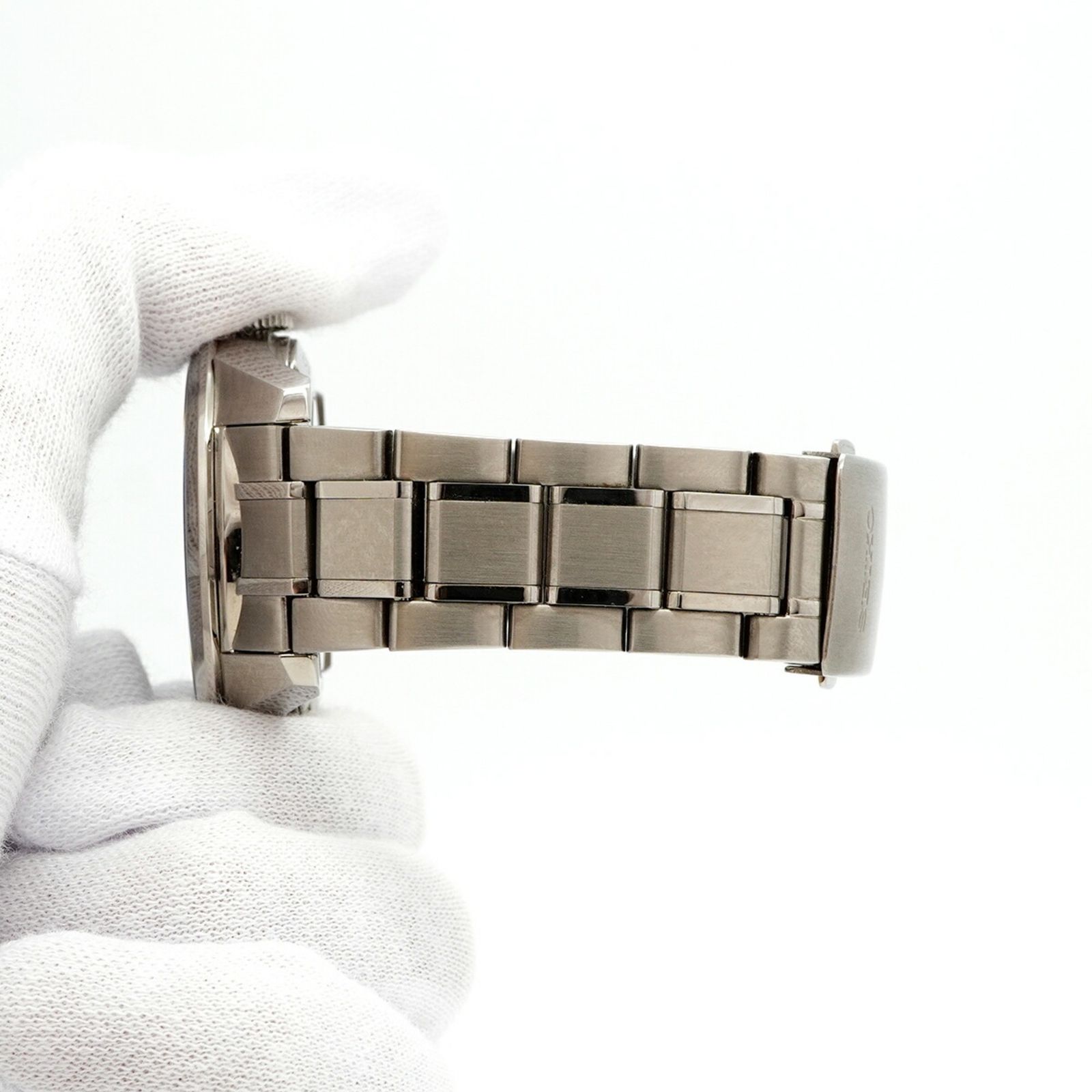 ネイビー文字盤腕時計