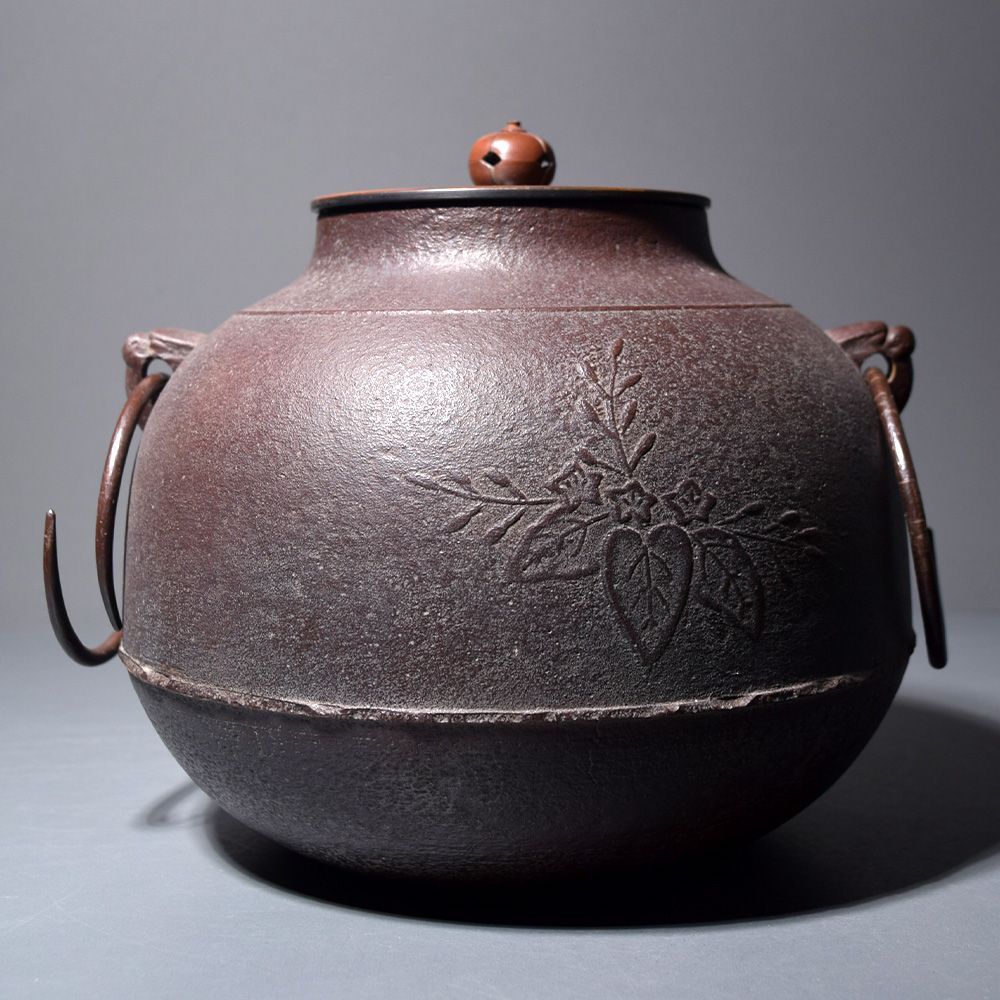 人間国宝 釜師 高橋敬典 茶釜 真形釜 桐地紋 鉄釜 敬典釜 共箱 黄布 炉
