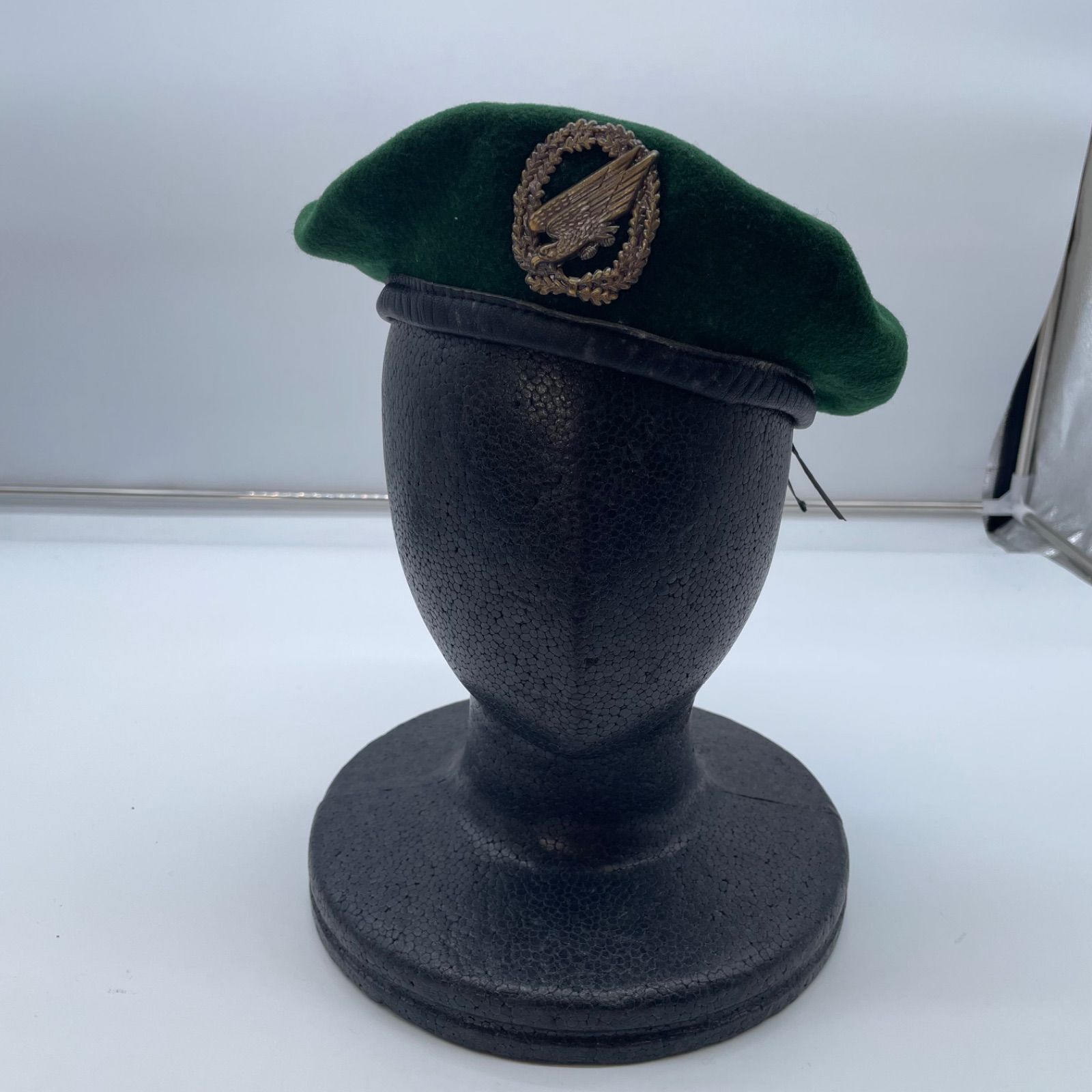 フランス軍 空挺部隊 ベレー帽 グリーン 1978年製 バッジ付きヴィンテージ Y-583】ドイツ軍 ベレー帽 グリーン サイズ51 空挺部隊章付き Schmidt