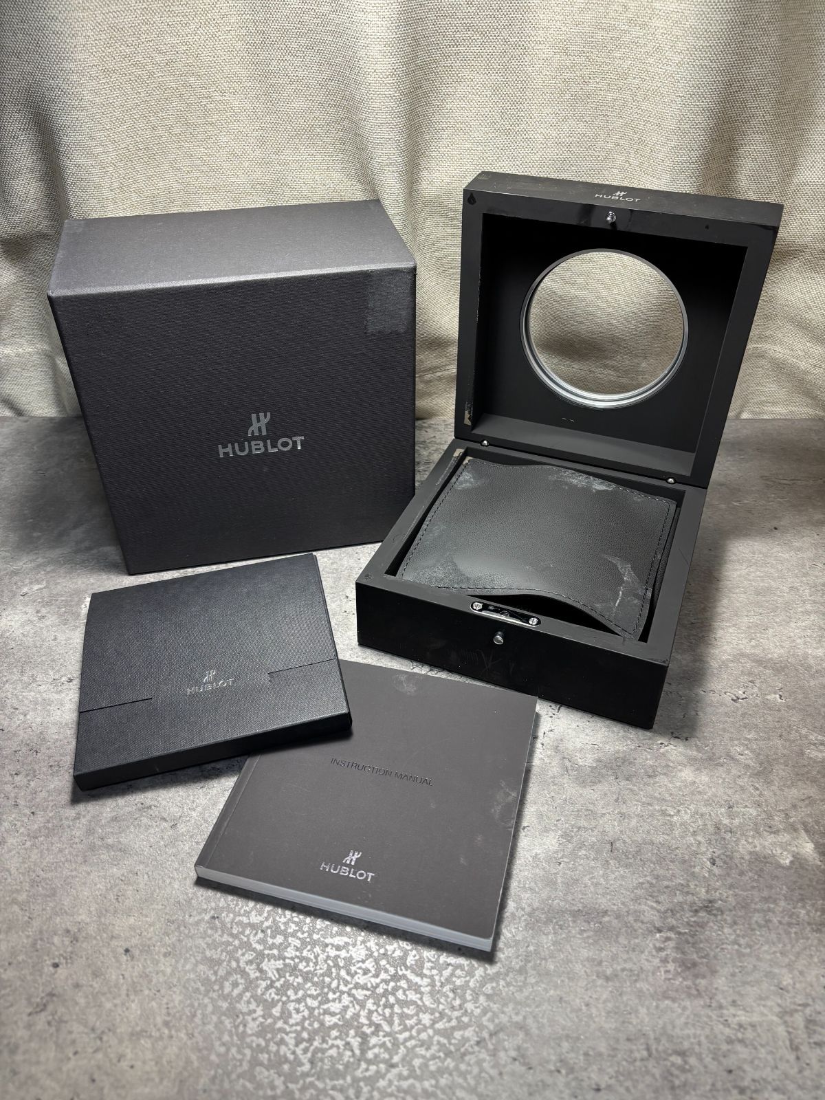 HUBLOT ウブロ 空箱 腕時計ケース 取扱説明書付き - メルカリ
