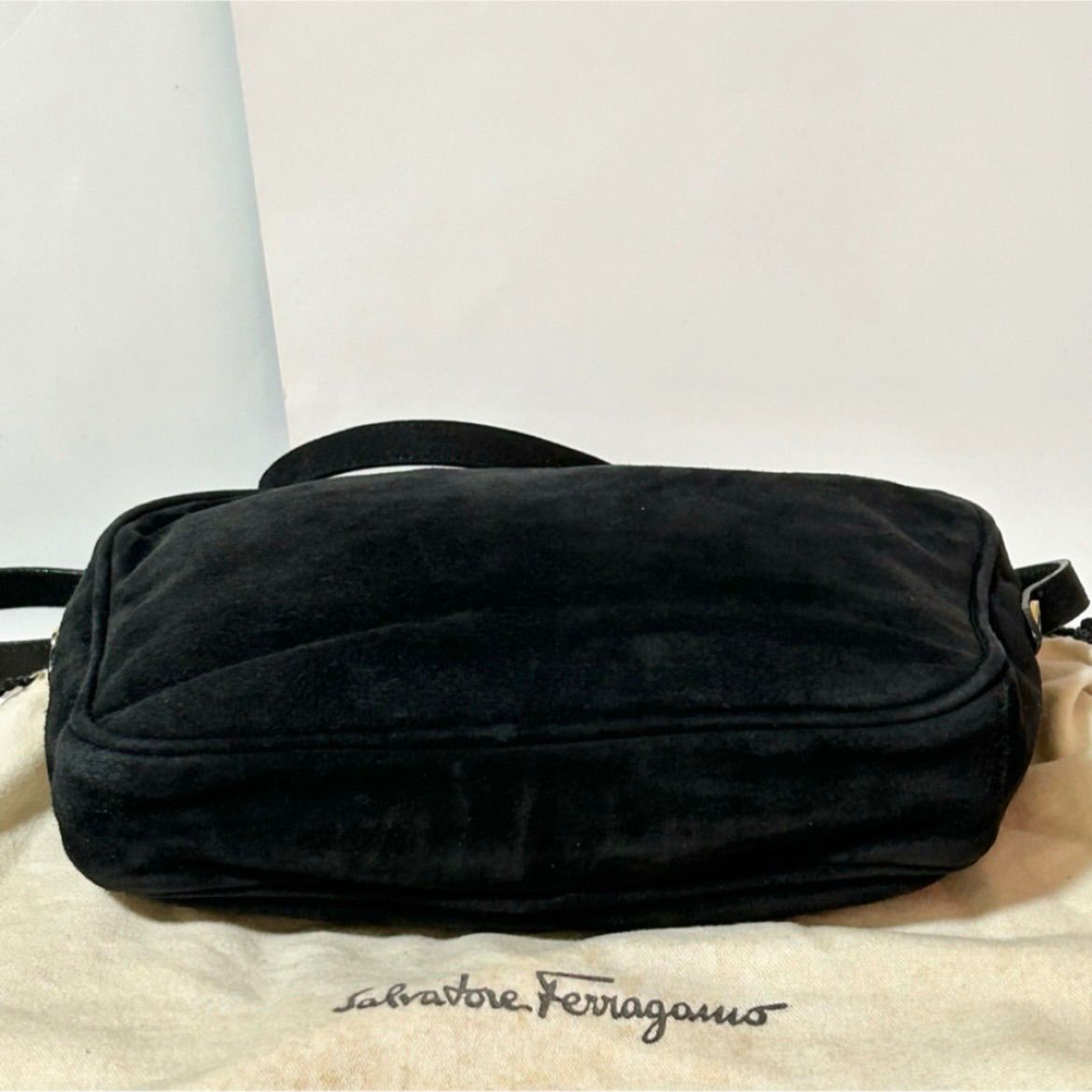Salvatore Ferragamo フェラガモ スエード レザー M214610 ショルダー