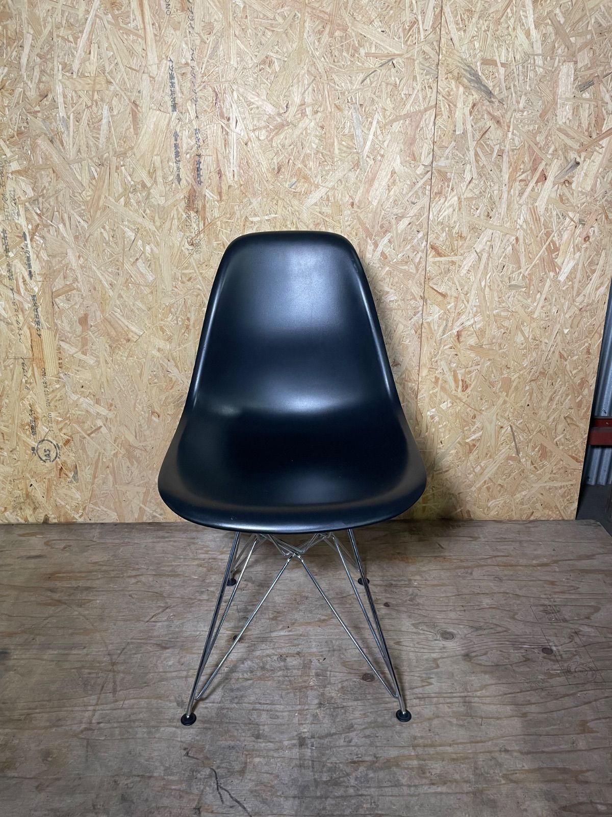 Herman Miller (ハーマンミラー) サイドシェルチェア ブラック - メルカリ